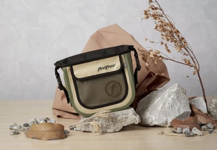 กระเป๋าสะพายกันน้ำ FEELFREE JAZZ 23 สี TAN / OLIVE_1